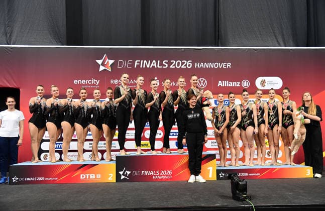 25.07.2026, xhbx, Turnen Rhythmische Sportgymnastik, Deutsche Meisterschaften 2026 v.l. Gruppe, Mannschaft TV Dahn 1910, Gruppe, Mannschaft Berliner Turn- und Freizeitsport-Bund, TB Oppau, Siegerehrung Mannschaft Mehrkampf (DFL DFB REGULATIONS PROHIBIT ANY USE OF PHOTOGRAPHS as IMAGE SEQUENCES and or QUASI-VIDEO) Hannover *** July 25, 2026, xhbx, Rhythmic Gymnastics, 2026 German Championships, Group, Team TV Dahn 1910, Group, Team Berliner Turn und Freizeitsport Bund, TB Oppau, Award Ceremony for the Team All-Around Competition DFL DFB REGULATIONS PROHIBIT ANY USE OF PHOTOGRAPHS AS IMAGE SEQUENCES AND OR QUASI-VIDEO Hannover
