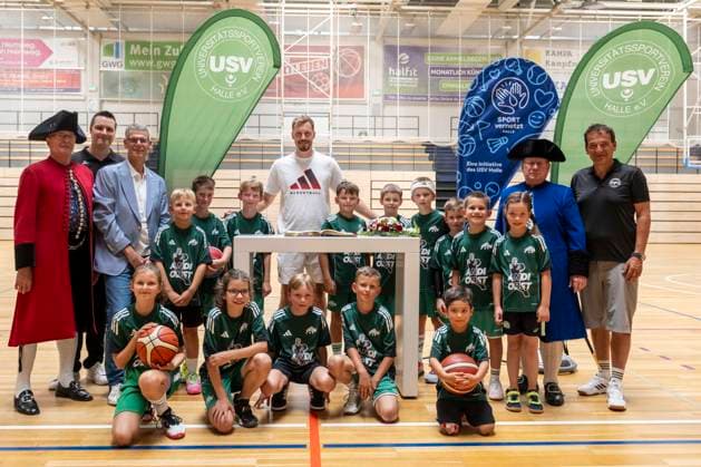 Basketball: Andreas Obst at training with USV Halle Rhinos U10