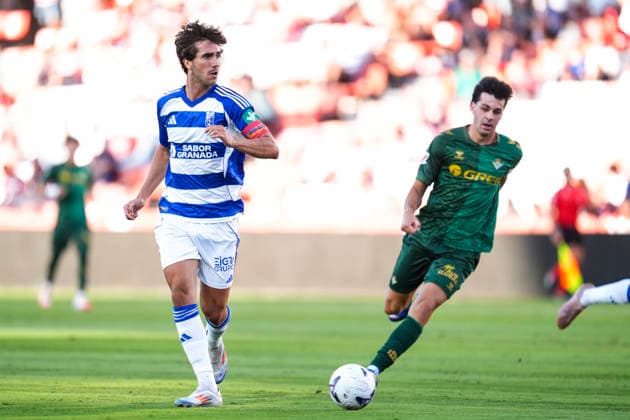 July 25, 2026, Granada, Granada, Spain: Manu Lama of Granada CF plays the ball during the Ciudad de Granada Trophy football match played between Granada CF and Real Betis at Nuevo Los Carmenes stadium on July 25, 2026, in Granada, Spain. Granada Spain - ZUMAa181 20260725_zaa_a181_020 Copyright: xJoaquinxCorcherox