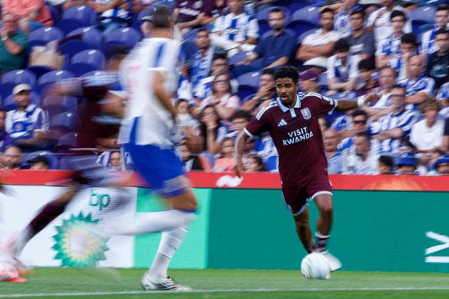 July 25, 2026, Porto, Porto, Portugal: Ian Maatsen of Aston Villa is seen on action during the Pre-Season Friendly match between FC Porto and Aston Villa at EstoÂ¡dio do DragoÂ£o on July 25, 2026 in Porto, Portugal. Porto Portugal - ZUMAl192 20260725_zsp_l192_030 Copyright: xMiguelxLemosx
