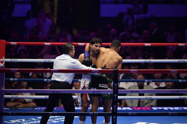 Anthony Joshua v Kristian Prenga: The Comeback Anthony Joshua v Kristian Prenga: The Comeback JEDDAH, SAUDI ARABIA - JULY 25: kelly vs agyarko during the weight in ahead of his fight against Anthony Joshua on the The Comeback fight card at Jeddah Promenade on July 25, 2026 in Jeddah.