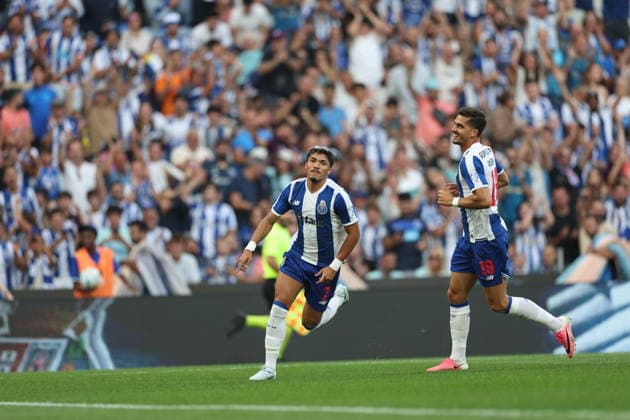FC Porto v Aston Villa - Pre-Season Friendly William Gomes of FC Porto during the friendly match between FC Porto and Aston Villa at Estadio do Dragao in Porto, Portugal, on July 25, 2026. porto Porto Portugal  Copyright: xLuisxEirasx originalFilename:eiras-friendly260725_npkvP.jpg