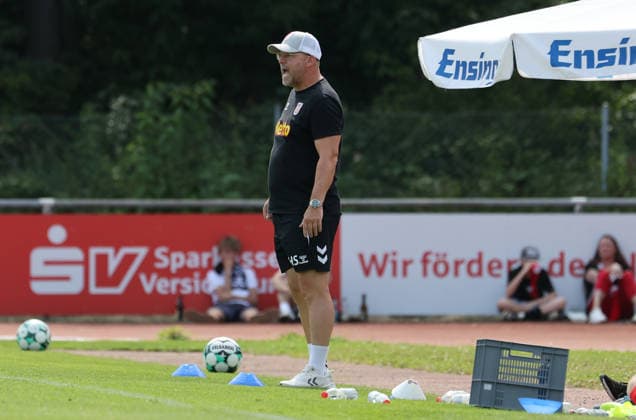 2026.07.25, Deutschland, Stuttgart, Fußball SV Stuttgarter Kickers vs. SSV Jahn Regensburg, Trainer Sascha Hildmann (Regensburg) *** July 25, 2026, Germany, Stuttgart, Soccer: SV Stuttgarter Kickers vs. SSV Jahn Regensburg, Coach Sascha Hildmann (Regensburg)
