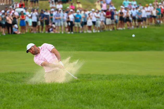 July 25, 2026, Blaine, Minnesota, United States: SCOTTIE SCHEFFLER hits a bunker shot at hole seven. This is the third day of the at TPC Twin Cities in Blaine Minnesota. 2026 PGA, Golf Herren 3M Open - Day 3  - ZUMAt166 20260725_zsp_t166_057 Copyright: xMichaelxTurnerx