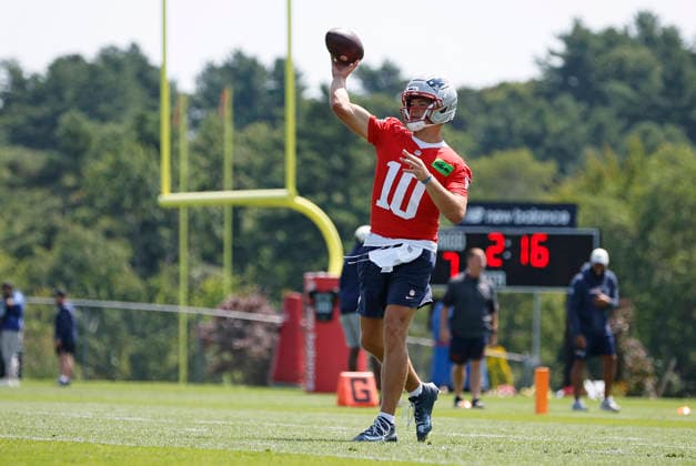 July 25, 2026; Foxborough, MA, USA; New England Patriots quarterback Drake Maye (10) throws a pass during Patriots training camp at Gillette Stadium. CSM Foxborough United States - ZUMAc04_ 20260725_zma_c04_158 Copyright: xAnthonyxNesmithx