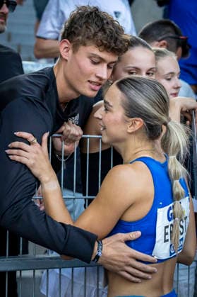 Deutsche Leichtathletik-Meisterschaften; Bochum-Wattenscheid, 25.07.2026 Jolina Ernst (TV Wattenscheid 01) und Owe Fischer-Breiholz (Königsteiner LV) nach dem Sieg über 100m; Deutsche Leichtathletik-Meisterschaften am 25.07.2026 im Lorheide-Stadion, Bochum-Wattenscheid (Nordrhein-Westfalen). *** German Track and Field Championships, Bochum-Wattenscheid, July 25, 2026: Jolina Ernst of TV Wattenscheid 01 and Owe Fischer of Breiholz Königsteiner LV after their victory in the 100-meter race at the German Track and Field Championships on July 25, 2026, at Lorheide Stadium, Bochum-Wattenscheid, North Rhine-Westphalia Copyright: xBEAUTIFULxSPORTS LeahxKohringx