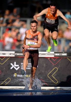 Sieger BEBENDORF Karl (1.Platz) Aktion am Wassergraben, dahinter BUCHHOLZ Niklas (2.Platz). Finale 3000m Hindernis der Männer, am 25.07.2026 Leichtathletik Deutschen Meisterschaften vom 25.07.- 26.07.2026 in Bochum-Wattenscheid Deutschland. Lohrheidestadion *** Winner: Karl BEBENDORF, 1st place in the Water Trench Event, followed by Niklas Buchholz, 2nd place in the Men’s 3000m Steeplechase Final, on July 25, 2026, at the German Track and Field Championships held from July 25–26, 2026, in Bochum-Wattenscheid, Germany, at Lohrheidestadion
