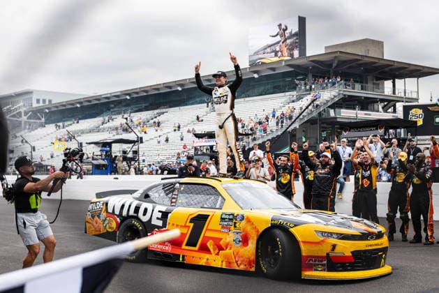 July 25, 2026, Speedway, Indianapolis, USA: CARSON KVAPIL, driver of the No. 1 Chevrolet for JR Motorsports, celebrates on top of his car on the frontstretch after winning the Pennzoil 250 race at the Indianapolis Motor Speedway. NASCAR, Motorsport, USA 2026: Carson Kvapil Wins Pennzoil 250  - ZUMAw173 20260725_zsp_w173_004 Copyright: xLukexWelshx