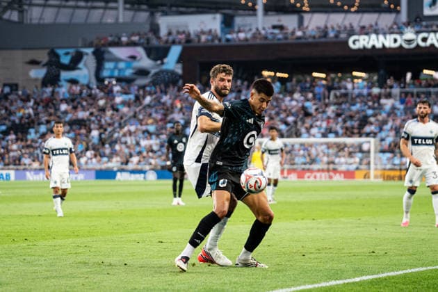 Minnesota United FC (USA) playing against Vancouver Whitecaps FC (USA) in the MLS, Fussball Herren, USA in Minneapolis at the Allianz Field on July 25th 2026, regular season 2026 Thomas Mueller (Vancouver Whitecaps FC, 13) im Zweikampf mit Joaquin Pereyra (Minnesota United FC, 26) Minneapolis Allianz Field Minnesota United States of America *** Minnesota United FC (USA) vs. Vancouver Whitecaps FC (USA) in the MLS in Minneapolis at Allianz Field on July 25, 2026, 2026 regular season: Thomas Mueller of Vancouver Whitecaps FC, No. 13, in a tackle with Joaquin Pereyra of Minnesota United FC, 26 Minneapolis Allianz Field, Minnesota, United States of America