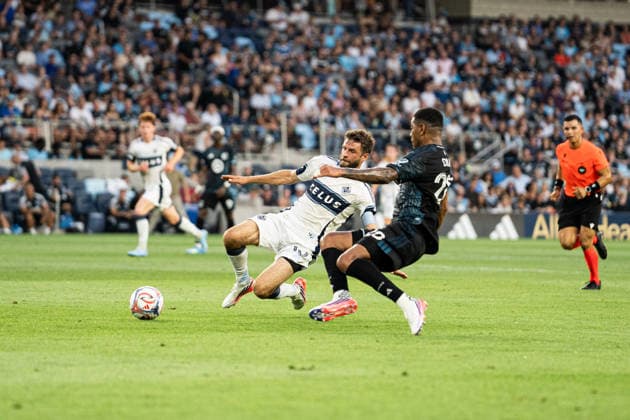 Minnesota United FC (USA) playing against Vancouver Whitecaps FC (USA) in the MLS, Fussball Herren, USA in Minneapolis at the Allianz Field on July 25th 2026, regular season 2026 Thomas Mueller (Vancouver Whitecaps FC, 13) und Jefferson Diaz (Minnesota United FC, 28) im Zweikampf um den Ball Minneapolis Allianz Field Minnesota United States of America *** Minnesota United FC (USA) playing against Vancouver Whitecaps FC (USA) in the MLS in Minneapolis at Allianz Field on July 25, 2026, during the 2026 regular season: Thomas Mueller of Vancouver Whitecaps FC, 13, and Jefferson Diaz of Minnesota United FC, 28, battling for the ball at Allianz Field in Minneapolis, Minnesota, United States of America