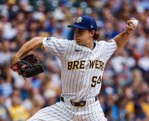 Milwaukee Brewers starting pitcher Robert Gasser throws in the first inning of the MLB, Baseball Herren, USA game between the Colorado Rockies and the Milwaukee Brewers at American Family Field in Milwaukee, Wisconsin on Saturday July 25, 2026.  MIL20260725801 TANNENxMAURY