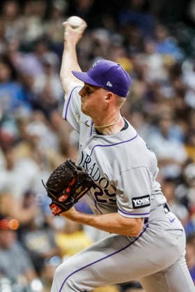 Colorado Rockies pitcher Tanner Gordon throws in the seventh inning of the MLB, Baseball Herren, USA game between the Colorado Rockies and the Milwaukee Brewers at American Family Field in Milwaukee, Wisconsin on Saturday July 25, 2026.  MIL20260725825 TANNENxMAURY