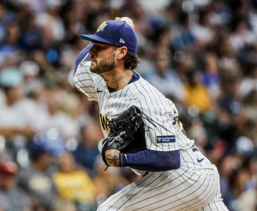 Milwaukee Brewers relief pitcher Lance McCullers Jr. throws in the eighth inning of the MLB, Baseball Herren, USA game between the Colorado Rockies and the Milwaukee Brewers at American Family Field in Milwaukee, Wisconsin on Saturday July 25, 2026.  MIL20260725826 TANNENxMAURY