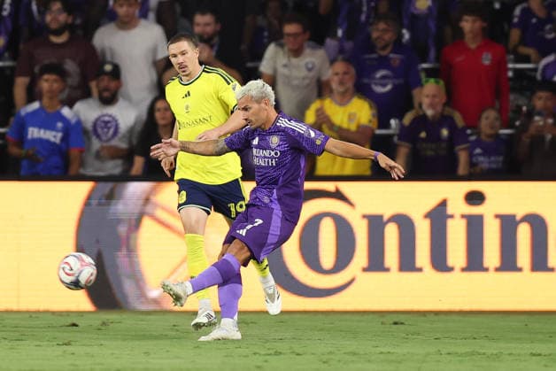 July 25, 2026, Orlando, Florida, USA: Orlando City SC forward ANTOINE GREIZMANN (7) passes the ball during a match against Nashville SC. Orlando City SC hosted Nashville SC at Inter.Co Stadium in Orlando, FL. Orlando USA - ZUMAm299 20260725_znp_m299_014 Copyright: xTaylorxMcFeex