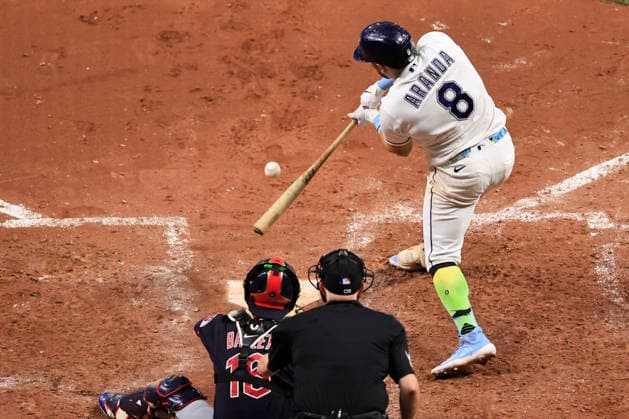 July 25, 2026, St. Petersburg, Florida, USA: Tampa Bay Rays first baseman Jonathan Aranda (8) flies out to Cleveland Guardians center fielder Petey Halpin (0) during an MLB, Baseball Herren, USA game on July 25, 2026 at Tropicana Field. The Rays beat the Guardians 3-0. St. Petersburg USA - ZUMAh180 20260725_zsp_h180_031 Copyright: xKimxHukarix