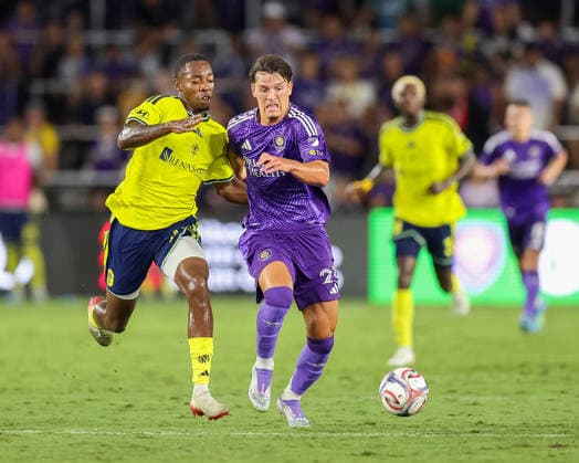July 25, 2026, Orlando, Florida, USA: Orlando City SC forward HARVEY SARAJIAN (23) and Nashville SC defense JORDAN KNIGHT (23) battles for the ball. Orlando City SC hosted Nashville SC at Inter.Co Stadium in Orlando, FL. Orlando USA - ZUMAm299 20260725_znp_m299_019 Copyright: xTaylorxMcFeex