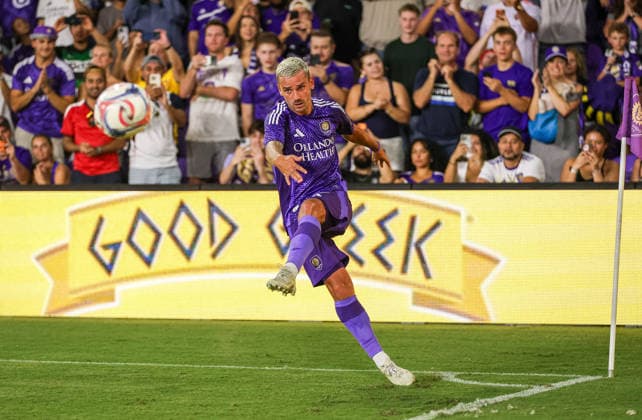 July 25, 2026, Orlando, Florida, USA: Orlando City SC forward ANTOINE GREIZMANN (7) corner kick during a match against Nashville SC. Orlando City SC hosted Nashville SC at Inter.Co Stadium in Orlando, FL. Orlando USA - ZUMAm299 20260725_znp_m299_030 Copyright: xTaylorxMcFeex