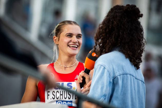 Deutsche Leichtathletik-Meisterschaften; Bochum-Wattenscheid, 25.07.2026 Franziska Schuster (TSV Bayer 04 Leverkusen) nach dem überraschenden Sieg im 100m-Hürdenfinale der Frauen im TV-Interview beim ZDF; Deutsche Leichtathletik-Meisterschaften am 25.07.2026 im Lohrheidestadion in Bochum-Wattenscheid (Nordrhein-Westfalen). *** German Track and Field Championships, Bochum-Wattenscheid, July 25, 2026: Franziska Schuster of TSV Bayer 04 Leverkusen, following her surprise victory in the women’s 100-meter hurdles final, gave a TV interview on ZDF during the German Track and Field Championships on July 25, 2026, at the Lohrheidestadion in Bochum-Wattenscheid, North Rhine-Westphalia Copyright: xBEAUTIFULxSPORTS R.xSchmittx