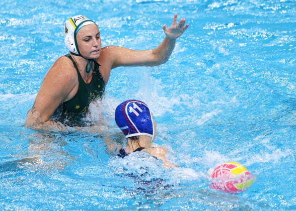 July 26, 2026, Sydney, Nsw, Australia: BRONTE HALLIGAN of Australia defends against BELLA MARKOCH of Russia in the Women s bronze medal match between Australia and Russia during the 2026 World Aquatics Women s Water polo, Wasserball World Cup. Sydney Australia - ZUMAt173 20260726_zsp_t173_011 Copyright: xStephanexThomasx