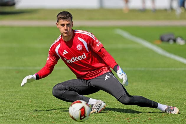 Fussball - 1. BL - Trainingslager Eintracht Frankfurt - Grassau - 24.07.26, Michael Zetterer, - *** Soccer 1st Division Training Camp: Eintracht Frankfurt in Grassau, July 24, 2026, Michael Zetterer,