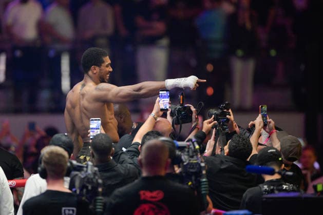 JEDDAH, SAUDI ARABIA - JULY 25: Anthony Joshua celebrates whilst gesturing after knocking out Kristian Prenga (not pictured) during the Heavyweight contest fight between Anthony Joshua and Kristian Prenga in the Anthony Joshua v Kristian Prenga: The Comeback fight night at Jeddah Superdome on July 25, 2026 in Jeddah, Saudi Arabia.  Copyright: xKhalidxAlhaj MBxMediax