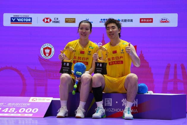 (260726) -- CHANGZHOU, July 26, 2026 -- Guo Xinwa (R) Chen Fanghui of China pose for photos after the awarding ceremony of the mixed doubles at the 2026 China Open badminton tournament in Changzhou, east China s Jiangsu Province, July 26, 2026. ) (SP)CHINA-CHANGZHOU-BADMINTON-CHINA OPEN-MIXED DOUBLES-FINAL (CN) LixBo 