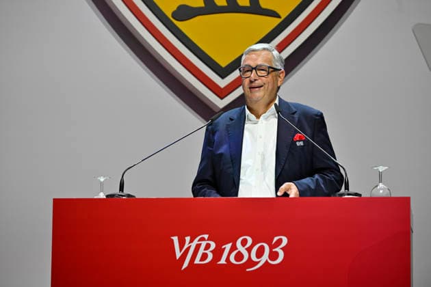 Praesident Dietmar Allgaier VfB Stuttgart am Rednerpult Wappen Logo VfB Stuttgart Mitgliederversammlung 2026 26.07.2026 DFL REGULATIONS PROHIBIT ANY USE OF PHOTOGRAPHS AS IMAGE SEQUENCES AND OR QUASI-VIDEO VfB Stuttgart Mitgliederversammlung 2026 26.07.2026 *** President Dietmar Allgaier of VfB Stuttgart at the podium; VfB Stuttgart crest and logo; VfB Stuttgart General Meeting 2026, July 26, 2026; DFL regulations prohibit any use of photographs as image sequences and or quasi-video VfB Stuttgart General Meeting 2026 July 26, 2026
