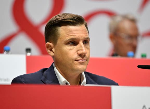 Praesidiumsmitglied Andreas Grupp VfB Stuttgart VfB Stuttgart Mitgliederversammlung 2026 26.07.2026 DFL REGULATIONS PROHIBIT ANY USE OF PHOTOGRAPHS AS IMAGE SEQUENCES AND OR QUASI-VIDEO VfB Stuttgart Mitgliederversammlung 2026 26.07.2026 *** Executive Committee Member Andreas Grupp, VfB Stuttgart, VfB Stuttgart General Meeting, July 26, 2026. DFL regulations prohibit any use of photographs as image sequences and or quasi-video. VfB Stuttgart General Meeting July 26, 2026