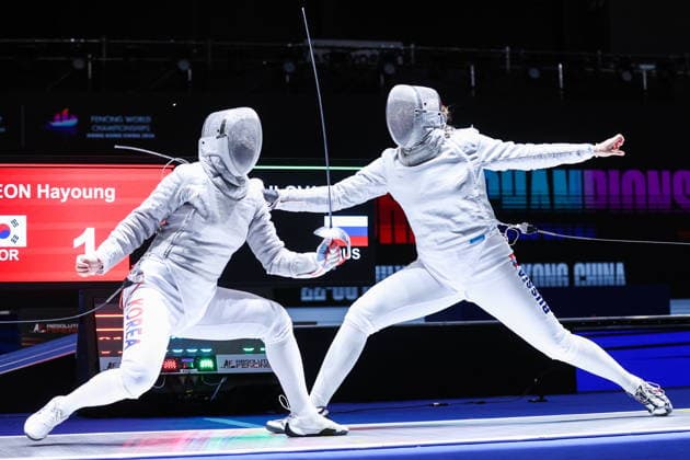 CHINA, HONG KONG - JULY 26, 2026: South Korea s Hayoung Jeon (L) and Russia s Alina Mikhailova compete in the ladies individual sabre event at the 2026 Kerry Fencing World Championships. Mikhail Sinitsyn TASS  95478241