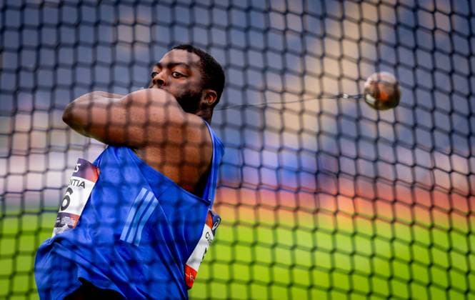 HENGELO - Denzel Comenentia in action in the hammer throw final, on the second and final day of the Dutch Indoor Athletics Championships at the Fanny Blankers-Koen Stadium. IRIS VAN DEN BROEK ANP xVIxANPxSportx xxANPxIVx 564325780 originalFilename: 564325780.jpg