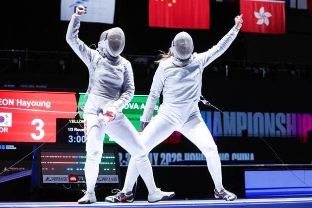 CHINA, HONG KONG - JULY 26, 2026: South Korea s Hayoung Jeon (L) and Russia s Alina Mikhailova compete in the ladies individual sabre event at the 2026 Kerry Fencing World Championships 2026 Fencing World Championships In Hong Kong  - ZUMAt113 20260726_zaa_t113_107 Copyright: xMikhailxSinitsynx