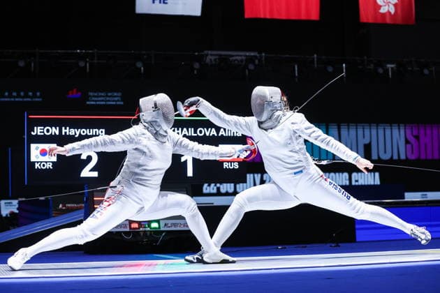 CHINA, HONG KONG - JULY 26, 2026: South Korea s Hayoung Jeon (L) and Russia s Alina Mikhailova compete in the ladies individual sabre event at the 2026 Kerry Fencing World Championships 2026 Fencing World Championships In Hong Kong  - ZUMAt113 20260726_zaa_t113_114 Copyright: xMikhailxSinitsynx