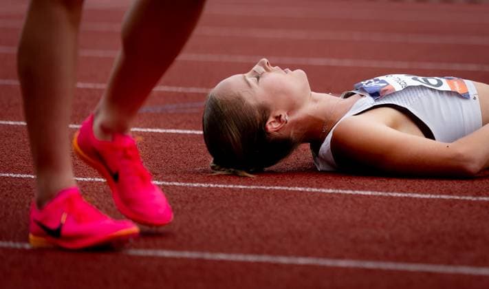 HENGELO - Anouk Siddall-van Gils after the 3000m steeplechase final, on the second and final day of the Dutch Indoor Athletics Championships at the Fanny Blankers-Koen Stadium. IRIS VAN DEN BROEK ANP xVIxANPxSportx xxANPxIVx 564326152 originalFilename: 564326152.jpg