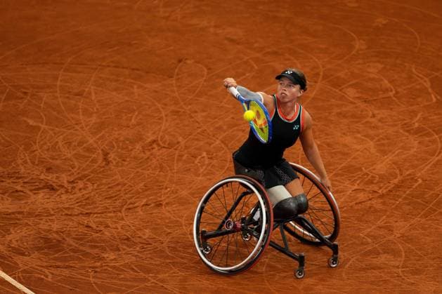 Lizzy de Greef (NED) im Bild am Ball, Aktion, GER, Aniek van Koot vs Lizzy de Greef, Tennis, Hamburg Wheelchair Open WT 500, Finale, 26.07.2026 GER, Aniek van Koot vs Lizzy de Greef, Tennis, Hamburg Wheelchair Open WT 500, Finale, 26.07.2026 Hamburg *** Lizzy de Greef (NED) pictured at the net, in action, GER, Aniek van Koot vs. Lizzy de Greef, Tennis, Hamburg Wheelchair Open WT 500, Final, July 26, 2026, GER, Aniek van Koot vs. Lizzy de Greef, tennis, Hamburg Wheelchair Open WT 500, final, July 26, 2026, Hamburg Copyright: xEibner-Pressefoto MaxxVincenx EP_MVN