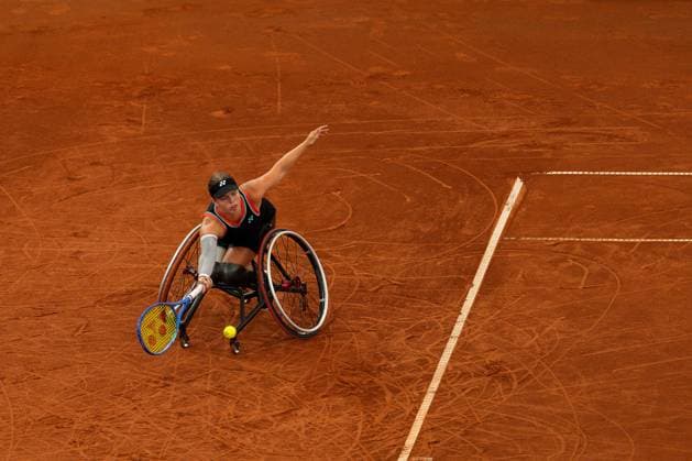 Lizzy de Greef (NED) im Bild am Ball, Aktion, GER, Aniek van Koot vs Lizzy de Greef, Tennis, Hamburg Wheelchair Open WT 500, Finale, 26.07.2026 GER, Aniek van Koot vs Lizzy de Greef, Tennis, Hamburg Wheelchair Open WT 500, Finale, 26.07.2026 Hamburg *** Lizzy de Greef (NED) pictured at the net, in action, GER, Aniek van Koot vs. Lizzy de Greef, Tennis, Hamburg Wheelchair Open WT 500, Final, July 26, 2026, GER, Aniek van Koot vs. Lizzy de Greef, tennis, Hamburg Wheelchair Open WT 500, final, July 26, 2026, Hamburg Copyright: xEibner-Pressefoto MaxxVincenx EP_MVN
