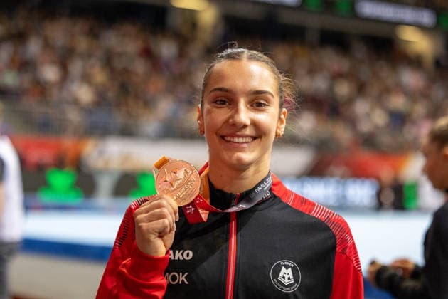 DM Finals 2026; Gerätfinals Frauen Schwebalken***Helen Kevric ist deutsche Meisterin und zeigt ihre Goldmedaille *** 2026 German Championships Women s Balance Beam Finals***Helen Kevric is the German champion and shows off her gold medal Copyright: xUdoxHerrmannx