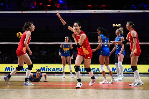 China v Italy - 2026 FIVB Volleyball Nations League MACAO, CHINA – JULY 26: China s players celebrate after winning a point during the 2026 FIVB Volleyball Nations League (VNL) women s third-place match between China and Italy at the East Asian Games Dome in Macao, China, on July 26, 2026. Dilara Irem Sancar Anadolu Macau Macao. Editorial use only. Please get in touch for any other usage.  Copyright: x2026xAnadoluxDilaraxIremxSancarx