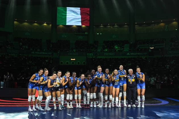 China v Italy - 2026 FIVB Volleyball Nations League MACAO, CHINA – JULY 26: Italy s players pose for a photo with their medals during the award ceremony after defeating China 3-1 in the 2026 FIVB Volleyball Nations League (VNL) women s third-place match at the East Asian Games Dome in Macao, China, on July 26, 2026. Italy finished third in the tournament following the victory. Dilara Irem Sancar Anadolu Macau Macao. Editorial use only. Please get in touch for any other usage.  Copyright: x2026xAnadoluxDilaraxIremxSancarx