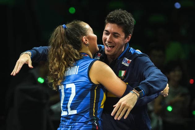 China v Italy - 2026 FIVB Volleyball Nations League MACAO, CHINA – JULY 26: Italy s players celebrate and interact during the medal ceremony after defeating China 3-1 in the 2026 FIVB Volleyball Nations League (VNL) women s third-place match at the East Asian Games Dome in Macao, China, on July 26, 2026. Italy secured third place in the tournament with the victory. Dilara Irem Sancar Anadolu Macau Macao. Editorial use only. Please get in touch for any other usage.  Copyright: x2026xAnadoluxDilaraxIremxSancarx