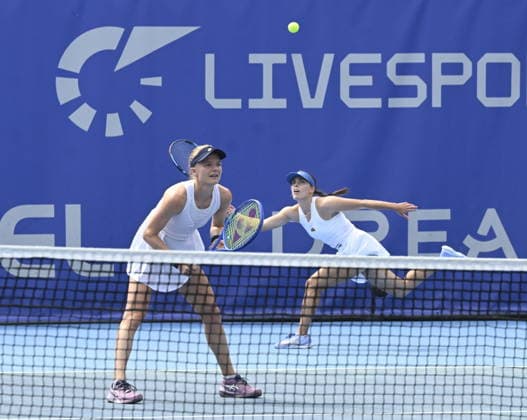 Harriet Dart (left) and Maia Lumsden (right) of Great Britain in action during the match against Lucie Havlickova and Laura Samsonova of Czech Republic within the women s WTA, Tennis Damen 250 Livesport Prague Open 2026 tennis tournament in Prague, Czech Republic, on July 26, 2026. (CTKxPhoto MichalxKrumphanzl) CTKPhotoP2026072602390  CTKPhotoP2026072602390