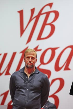 26.07.26 VfB Stuttgart MGV 2026 Deutschland, Stuttgart, 26.07.2026, Fussball, Bundesliga, Saison 2026 2027, VfB Stuttgart Mitgliederversammlung 2026: .VfB Trainer Sebastian Hoeneß bei der VfB Mitgliederversammlung. *** July 26, 2026 VfB Stuttgart General Members Meeting 2026 Germany, Stuttgart, July 26, 2026, Soccer, Bundesliga, 2026–2027 Season, VfB Stuttgart 2026 General Meeting VfB Coach Sebastian Hoeneß at the VfB General Meeting