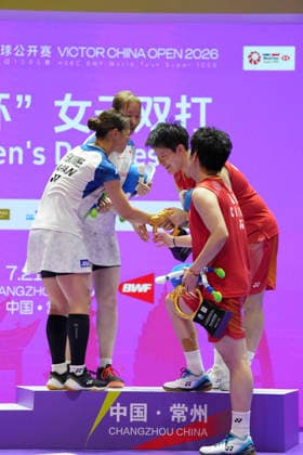 (260726) -- CHANGZHOU, July 26, 2026 -- Liu Shengshu (2nd R) Tan Ning (1st R) of China and Fukushima Yuki (1st L) Matsumoto Mayu of Japan greet each other during the awarding ceremony of the women s doubles at the 2026 China Open badminton tournament in Changzhou, east China s Jiangsu Province, July 26, 2026. ) (SP)CHINA-CHANGZHOU-BADMINTON-CHINA OPEN-WOMEN S DOUBLES-FINAL (CN) SunxFei 