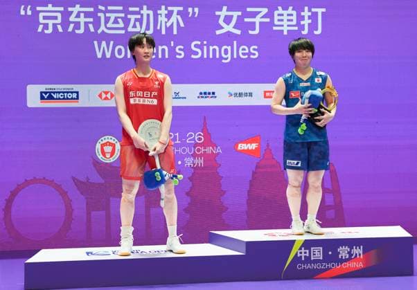 (260726) -- CHANGZHOU, July 26, 2026 -- Gold medalist Yamaguchi Akane (R) and silver medalist Chen Yufei pose on the podium during the awarding ceremony after the women s singles final match between Chen Yufei of China and Yamaguchi Akane of Japan at the 2026 China Open badminton tournament in Changzhou, east China s Jiangsu Province, July 26, 2026. ) (SP)CHINA-CHANGZHOU-BADMINTON-CHINA OPEN-WOMEN S SINGLES-FINAL (CN) LixBo 