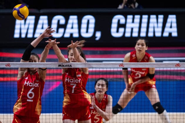 (260726) -- MACAO, July 26, 2026 -- Gong Xiangyu (1st L) and Wang Yuanyuan (2nd L) of China compete during the 3rd Place match between China and Italy at the Women s Volleyball Nations League (VNL) 2026 Finals in Macao, south China, July 26, 2026. ) (SP)CHINA-MACAO-VOLLEYBALL-VNL 2026 FINALS-CHN VS ITA CheongxKamxKa 