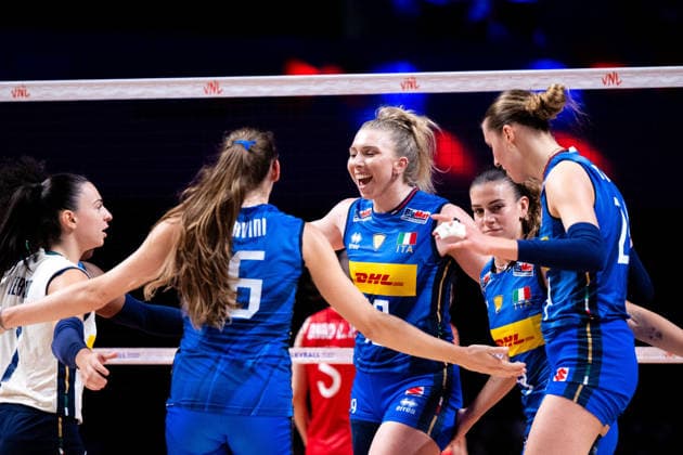 (260726) -- MACAO, July 26, 2026 -- Players of Italy celebrate during the 3rd Place match between China and Italy at the Women s Volleyball Nations League (VNL) 2026 Finals in Macao, south China, July 26, 2026. ) (SP)CHINA-MACAO-VOLLEYBALL-VNL 2026 FINALS-CHN VS ITA CheongxKamxKa 