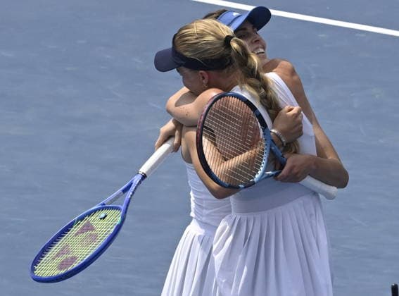 Harriet Dart and Maia Lumsden (back) of Great Britain celebrate victory after the match against Lucie Havlickova and Laura Samsonova of Czech Republic within the women s WTA, Tennis Damen 250 Livesport Prague Open 2026 tennis tournament in Prague, Czech Republic, on July 26, 2026. (CTKxPhoto MichalxKrumphanzl) CTKPhotoP2026072602561  CTKPhotoP2026072602561
