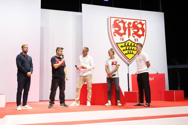 26.07.26 VfB Stuttgart MGV 2026 Deutschland, Stuttgart, 26.07.2026, Fussball, Bundesliga, Saison 2026 2027, VfB Stuttgart Mitgliederversammlung 2026: Talk mit Holger Laser (Mitte) links Sebsatian Hoeneß, 2. v. links Nico Schneck, Trainer der VfB Frauenmannschaft, Jana Beuschlein, VfB Frauenmannschaft, Chris Führich . *** July 26, 2026 VfB Stuttgart General Members Meeting 2026 Germany, Stuttgart, July 26, 2026, Soccer, Bundesliga, 2026–2027 Season, VfB Stuttgart 2026 General Meeting: Talk with Holger Laser; center-left: Sebastian Hoeneß; second from left: Nico Schneck, coach of the VfB women’s team; Jana Beuschlein, VfB women’s team; Chris Führich