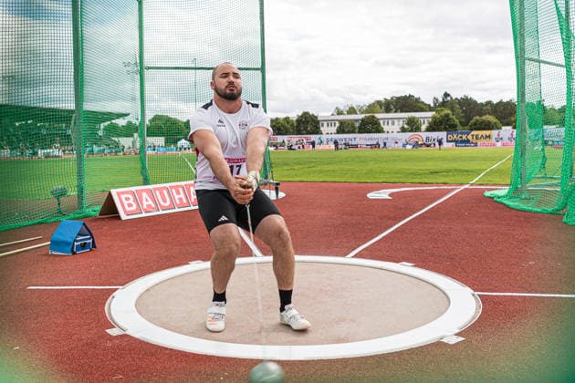 260726 Ragnar Carlsson, Hässelby SK, tävlar i herrarnas slägga under dag 3 av friidrotts-SM den 26 juli 2026 i Uppsala. *** 260726 Ragnar Carlsson, Hässelby SK, competes in the men s hammer throw on Day 3 of the Swedish Track and Field Championships on July 26, 2026, in Uppsala  Copyright: ARONxBROMAN BB260726AM031