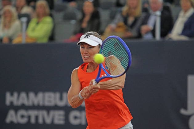 MSC Hamburg Ladies Open: Showmatch zwischen Martina Hingis (Schweiz) und Andrea Petkovic (Deutschland) im Tennisstadion am Rothenbaum. *** MSC Hamburg Ladies Open Exhibition Match between Martina Hingis of Switzerland and Andrea Petkovic of Germany at the Rothenbaum Tennis Stadium