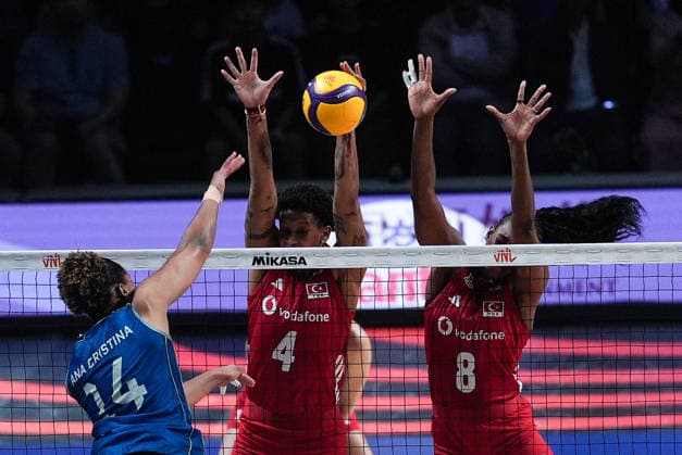 Turkiye v Brazil - 2026 FIVB Volleyball Nations League MACAO, CHINA - JULY 26: Melissa Vargas (4) and Sinead Jack-Kisal (8) of Turkiye in action against Ana Cristina Souza (14) of Brazil during the 2026 FIVB Volleyball Nations League (VNL) women s final match between Turkiye and Brazil at the East Asian Games Dome in Macao, China, on July 26, 2026. Dilara Irem Sancar Anadolu Macao China. Editorial use only. Please get in touch for any other usage.  Copyright: x2026xAnadoluxDilaraxIremxSancarx